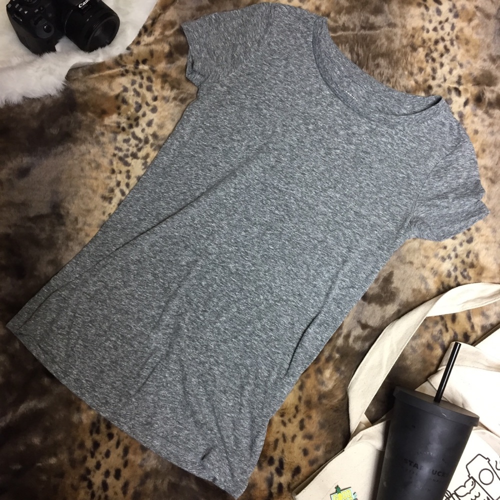 Grey short sleeve tee